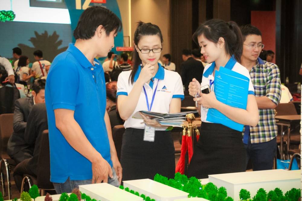 CHỊ EM PHỤ NỮ LÀM MÔI GIỚI BẤT ĐỘNG SẢN CÓ KHÓ?