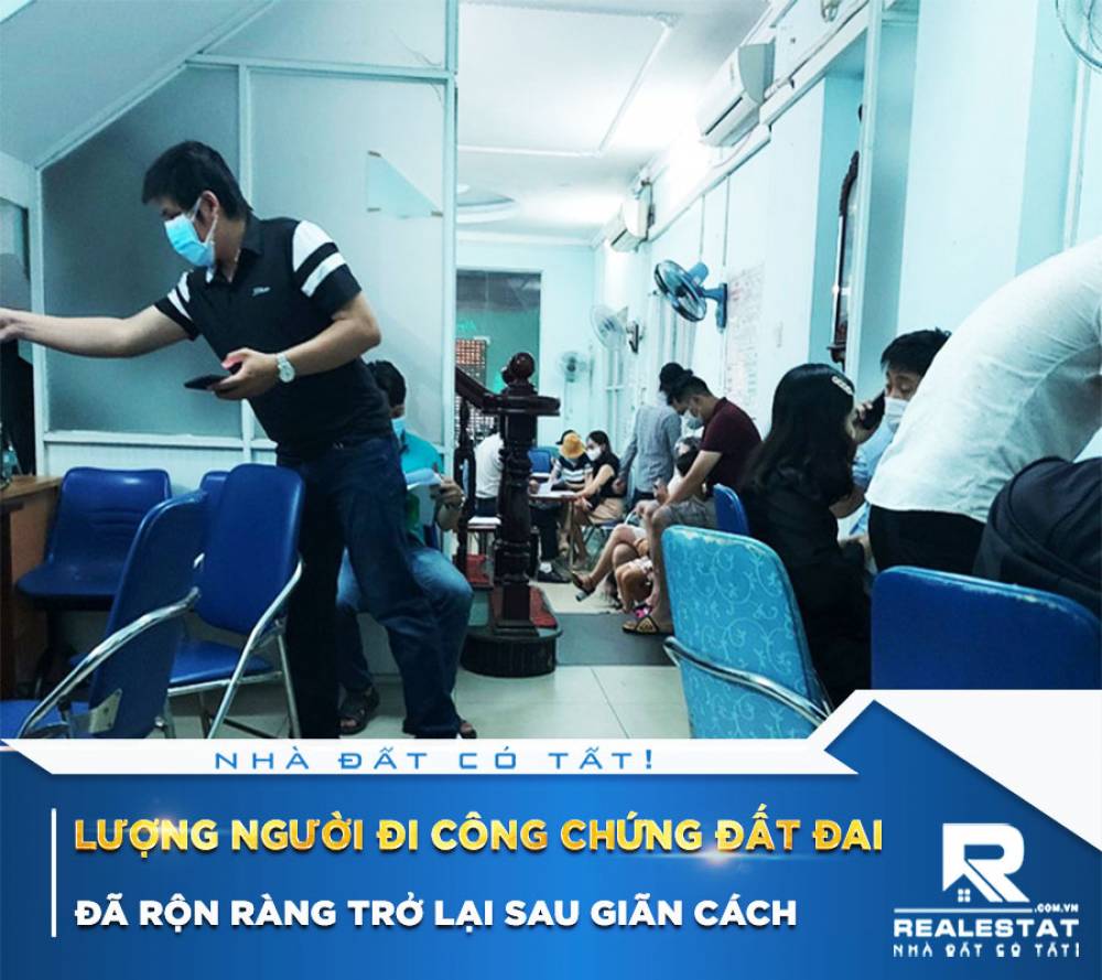 Lượng người đi công chứng đất đai đã rộn ràng trở lại sau giãn cách
