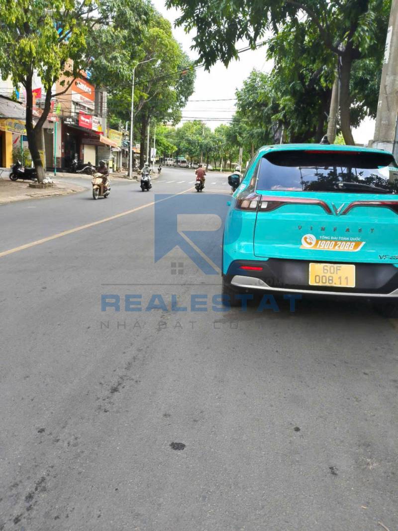 149m2 Nhà Mặt Tiền Đ.Vũ Hồng Phô P.Bình Đa - Giá 8 Tỷ