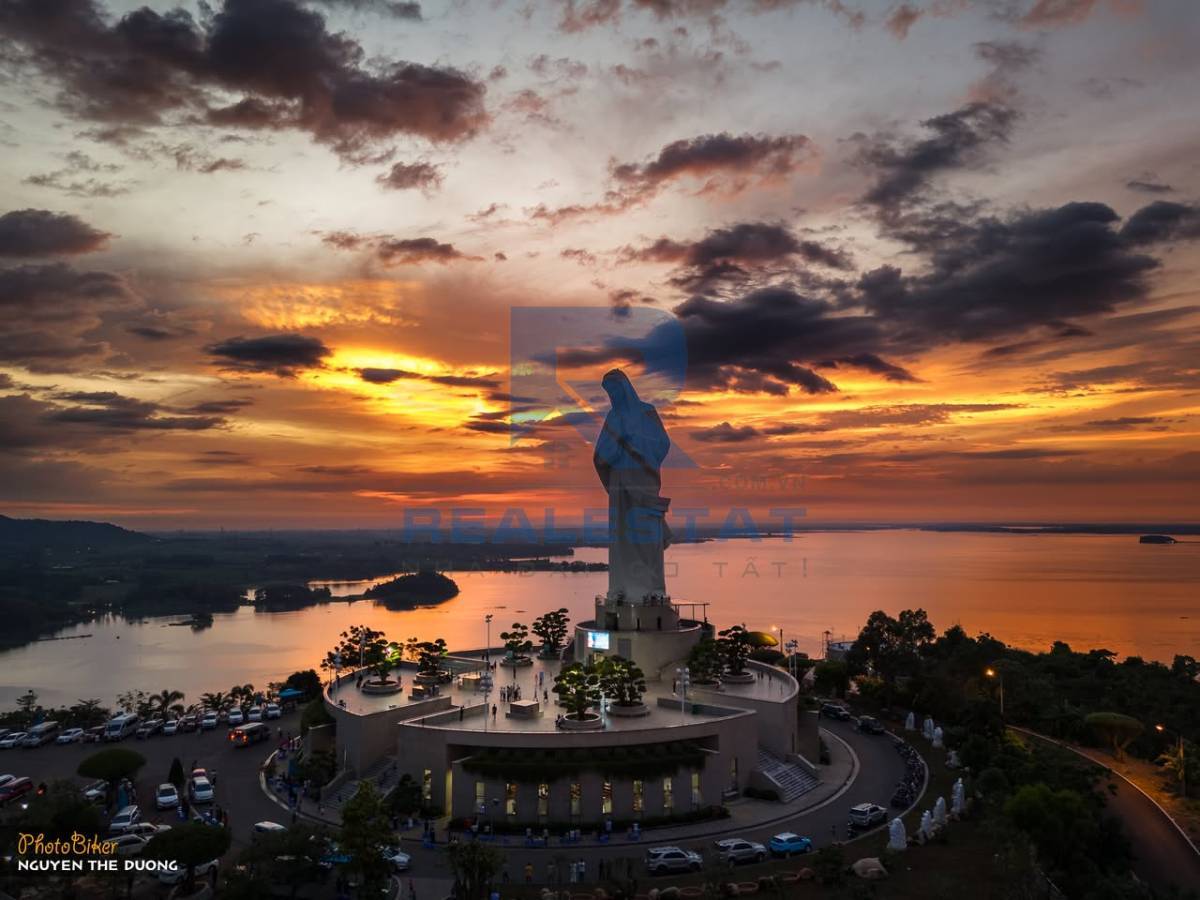 3075m2 Đất Ngay Bờ Hồ Chân Đức Mẹ Núi Cúi Gia Tân 1 Thống Nhất